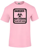 Camiseta adulto ou infantil Homem cozinha cozinheiro perigo - Foto 5
