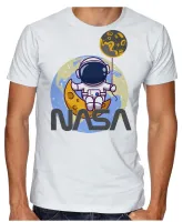 Camiseta adulto ou infantil Nasa astronauta planeta - Foto 2
