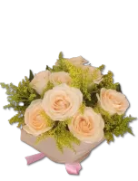 Buquê Elegância de 8 Rosas Champanhe