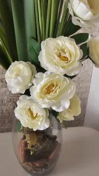 Arranjo artificial para canto ou aparador com verdes e rosas - Foto 2