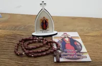 Lindo Kit Capela Santas Chagas  11 cm + Terço em Madeira 42 cm