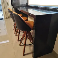 Banqueta Giratória Modelo Redondo, Preto/Caramelo, 73cm do chão ao assento, Tecido Frente em Courissimo Caramelo com costuras Pétala, Tecido Costas em Courissimo Casco Preto sem costuras - Foto 2