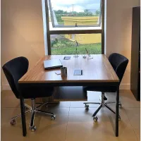 Estação de Trabalho Mesa Plataforma 1360 Para 2 Lugares Pé Metal Trave com Caixa Para Tomadas Concept