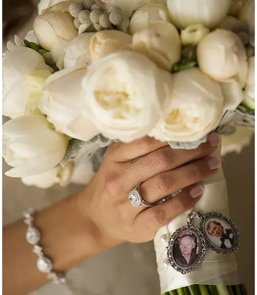 Pingente relicario folheado prata para duas fotos