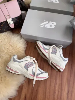    Tênis New Balance 2002  