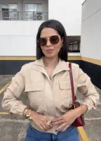 JAQUETA BOMBER CHIC COM BOLSOS - BEGE P
