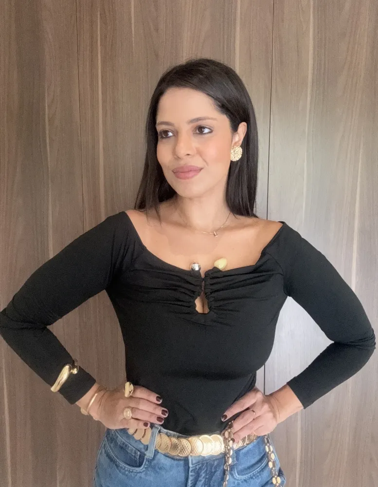 BLUSA PEDRARIA DECOTE - PRETA P