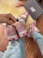 Tênis  New balance 9060 couro       - Foto 4