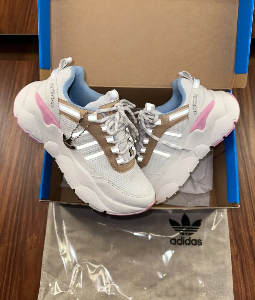 Tênis Adidas  dymond  