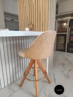 Banqueta Giratória Modelo Redondo, Material Couríssimo Bege e Facto off White Altura Padrão 73 cm do chão ao assento - Foto 5