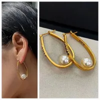 Brinco Dior Argola Oval pérolas. 