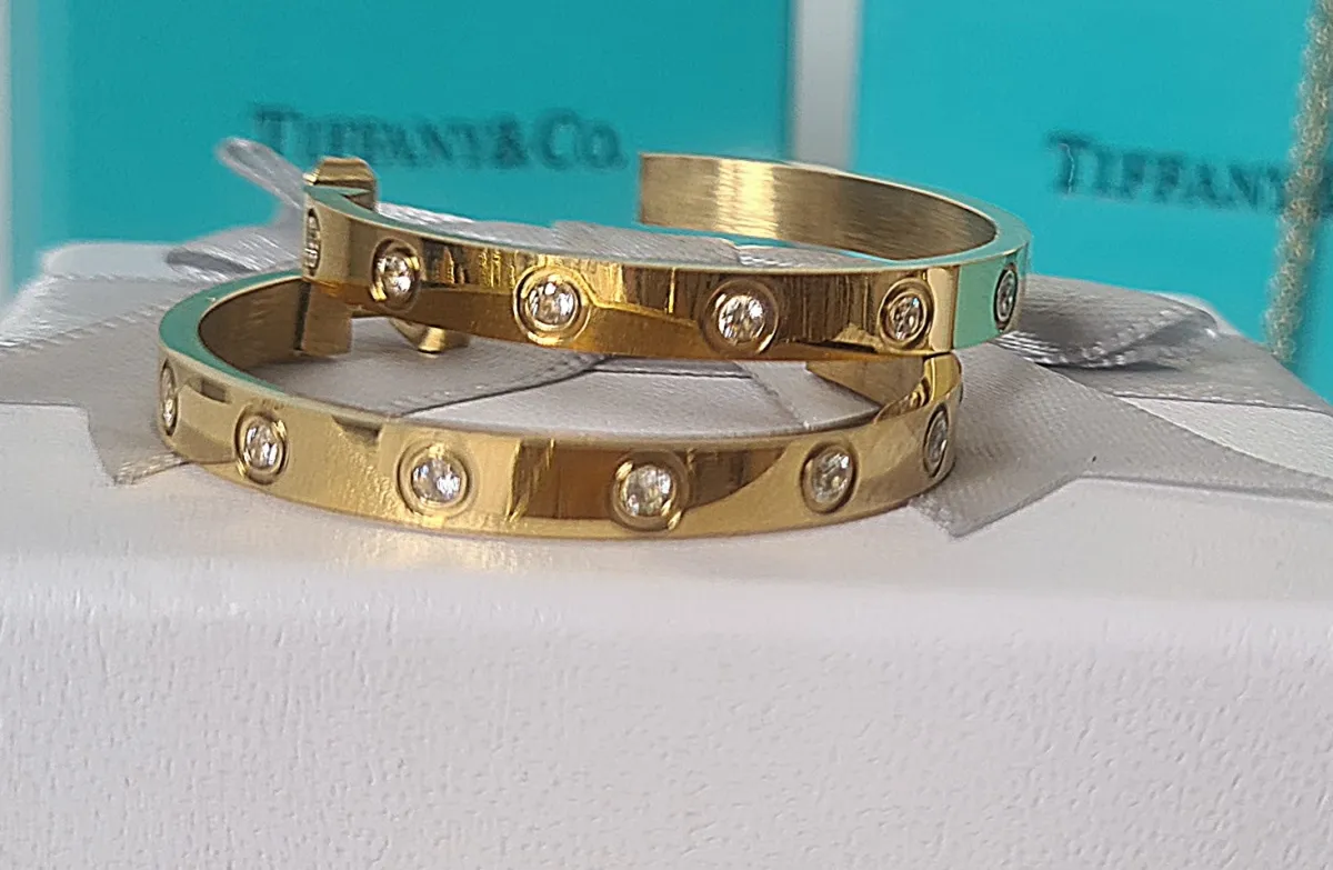 Brinco Argola Love Cartier.  Imagem