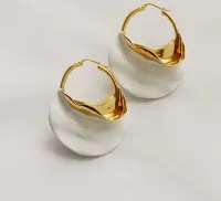 Brinco Celine branco e dourado  - Foto 3