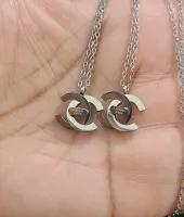 Colar Chanel Símbolo e plaquinha.  - Foto 3