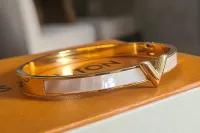 Pulseira LV  Madrepérola.  - Foto 4