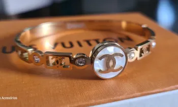 Bracelete Chanel logo madrepérola 