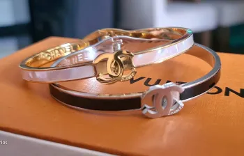 Bracelete Chanel preto/madrepérola,