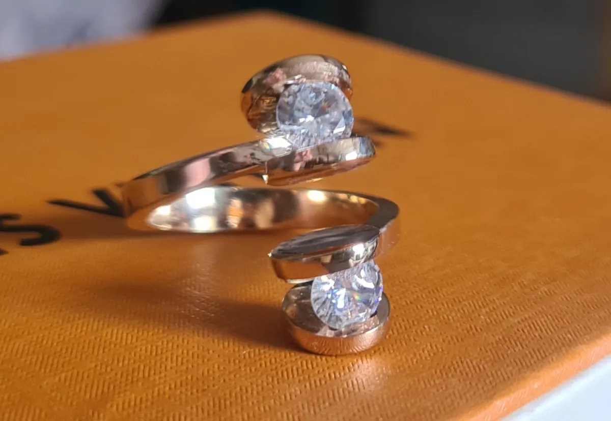 Anel Bulgari gota de cristal 