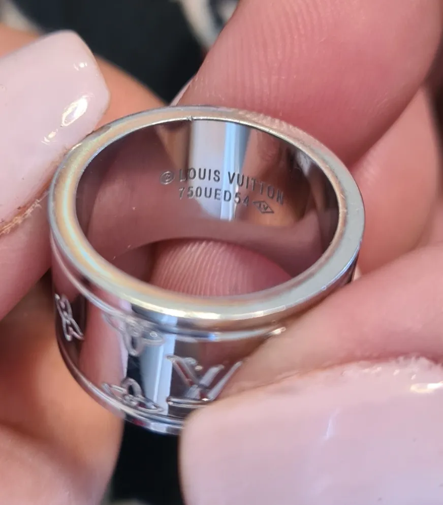 Anel LV logo flores  Imagem