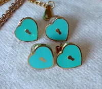 Brinco Tiffany&Co verde  Fechadura 