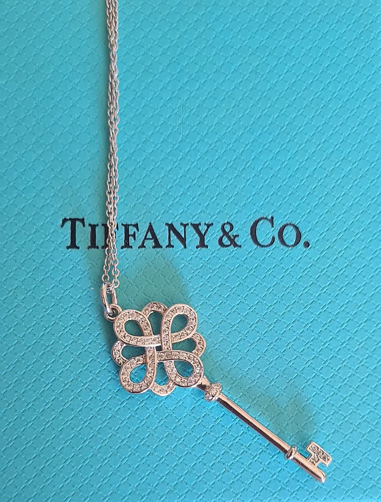 Colar Chave infinito Tiffany&Co 