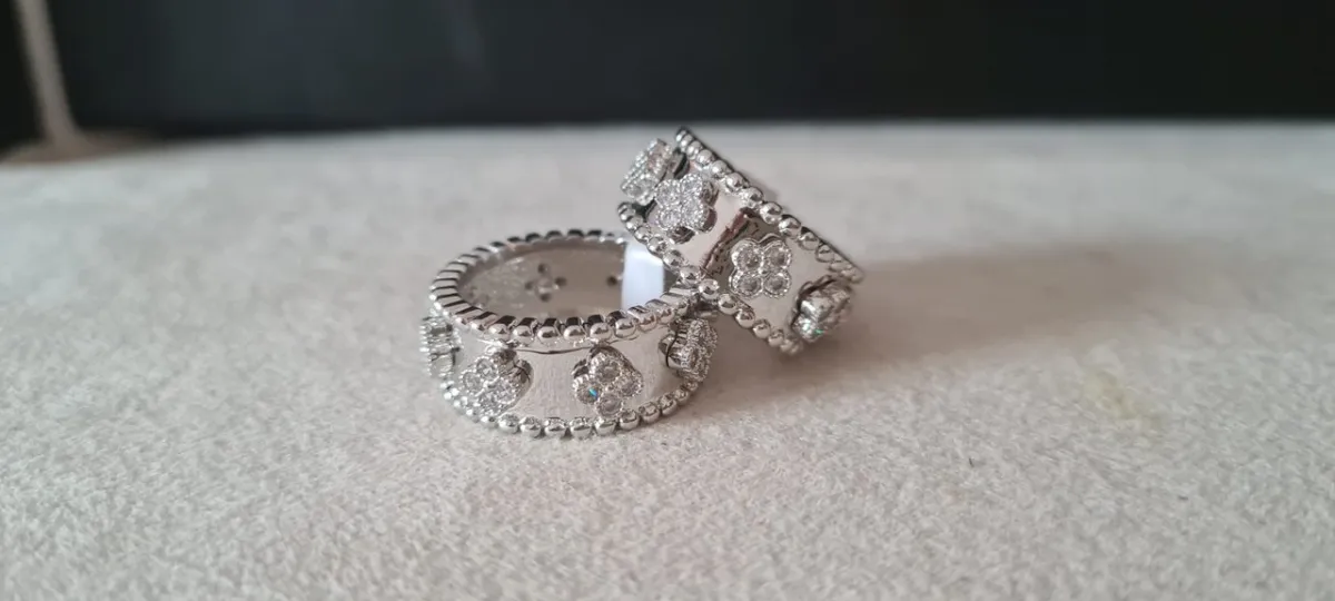 Anel Van Cleef & Arpels.  Imagem