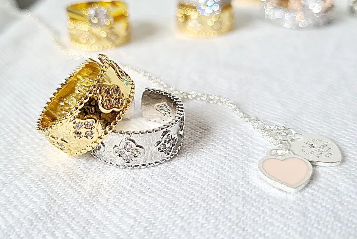 Anel Van Cleef & Arpels regulável 