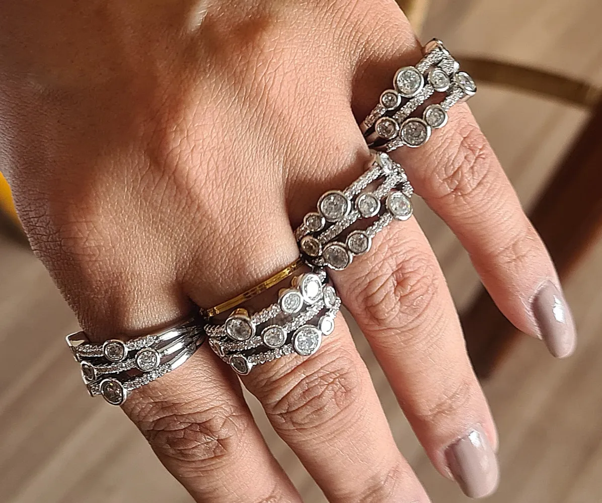 Anel Chaumet brilhantinhos  Imagem