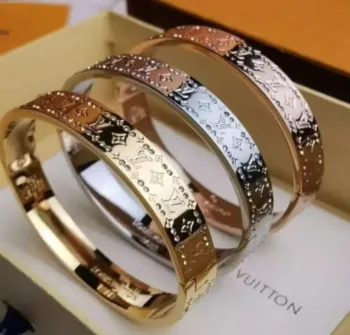 Bracelete LOUIS VUITTON Logo brilhantinhos 