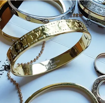 Bracelete LOUIS VUITTON Logo brilhantinhos  - Foto 2