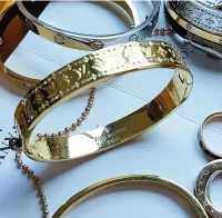 Bracelete LV Logos com pedrinhas.  - Foto 2