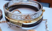 Bracelete LV Logos com pedrinhas.  - Foto 3