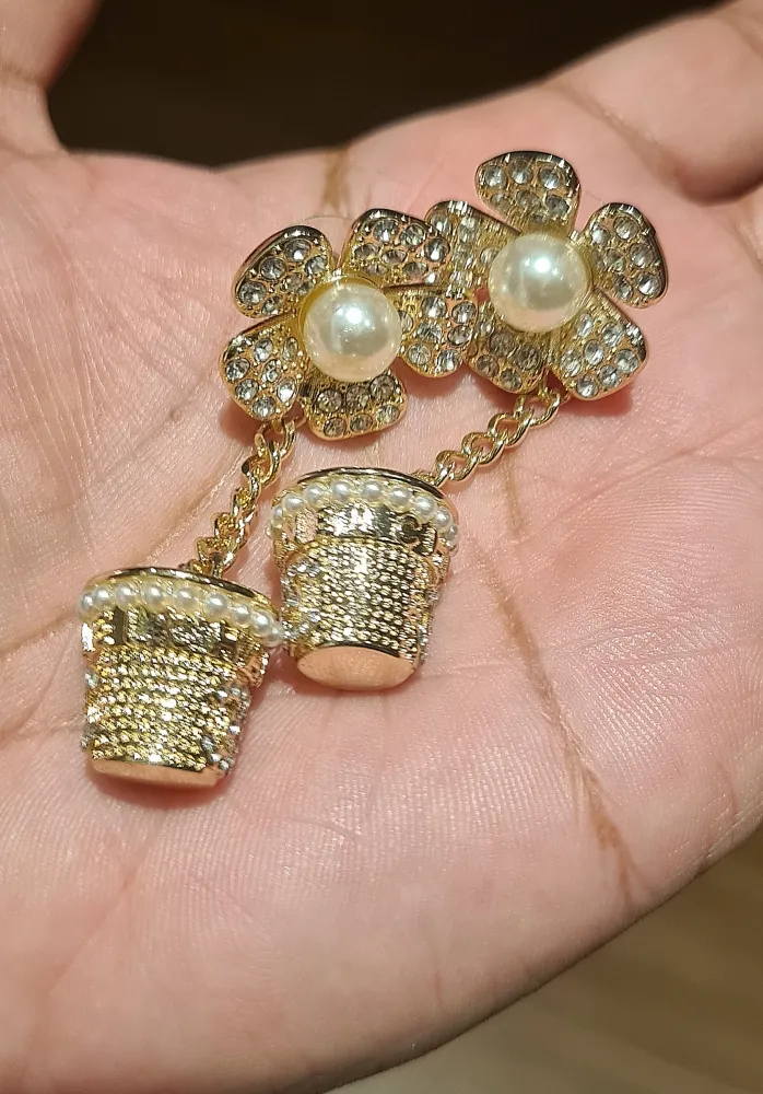 Brinco Chanel flor + cachepô.  Imagem