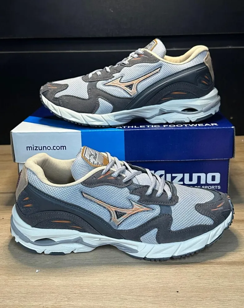  Tênise Mizuno waverider 10  