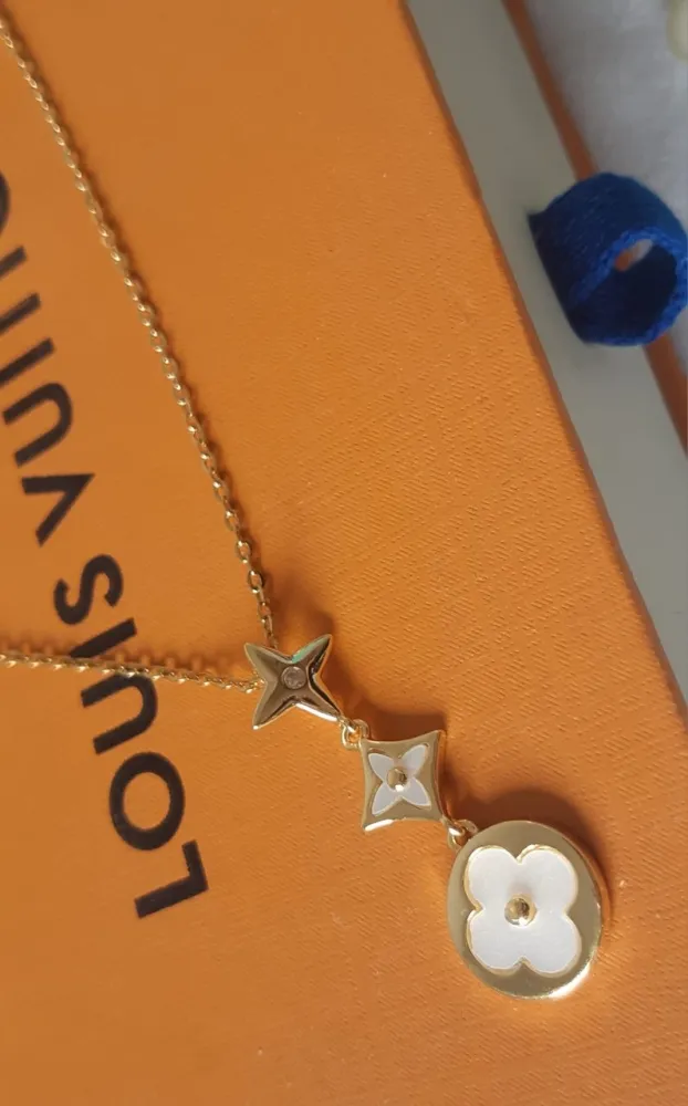Colar Louis Vuitton 3 motivos. 