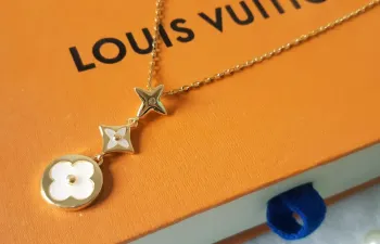 Colar Louis Vuitton 3 motivos.  - Foto 2