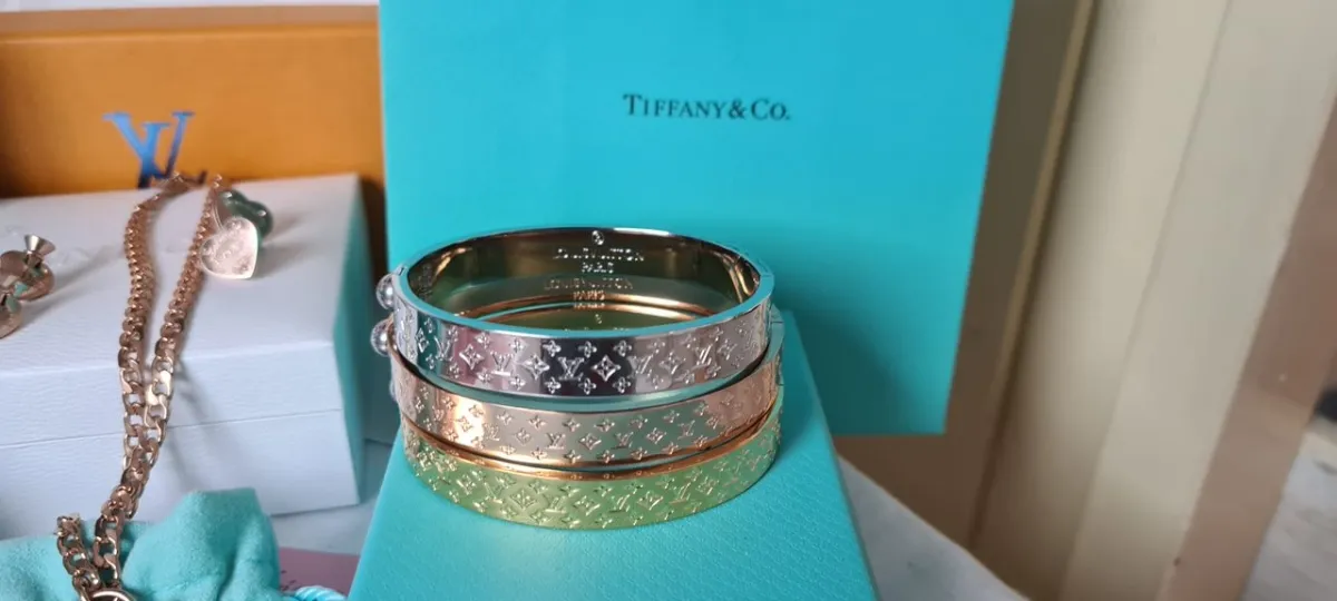 Pulseira LOUIS VUITTON LOGO LV Imagem