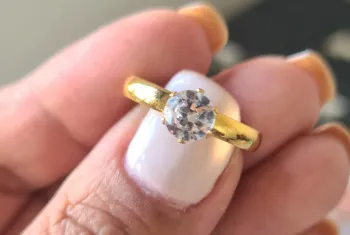 Anel brilhante dourado grosso 