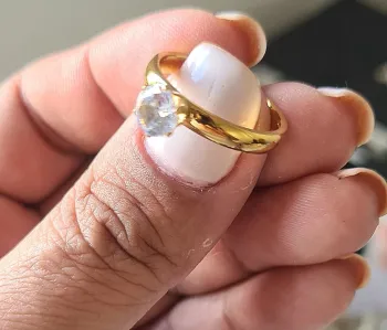 Anel brilhante dourado grosso  - Foto 2