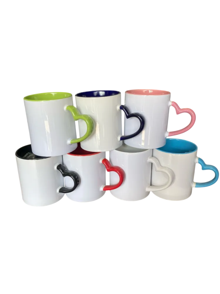 Caneca com interno e alça de coração colorido
