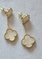 Brincos  VCA  compridos. 