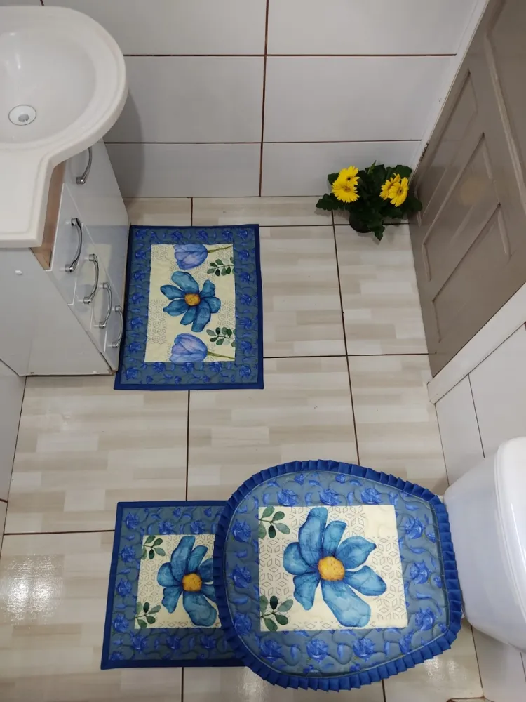 Jogo de Tapete Banheiro - Flores Azuis Imagem
