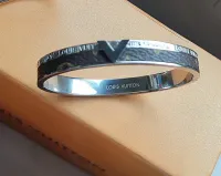 Pulseira Louis Vuitton 10 LV - Foto 2