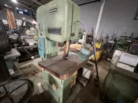 Serra de fita vertical Univers