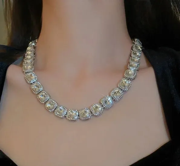 Colar Maxi Cristais quadrados. 