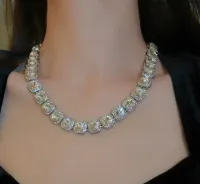 Colar Maxi Cristais quadrados. 