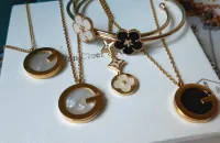 Colar Givenchy signature.  - Foto 2