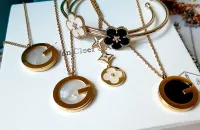 Colar Givenchy signature.  - Foto 3