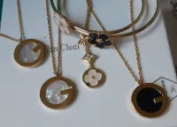 Colar Givenchy signature.  - Foto 4