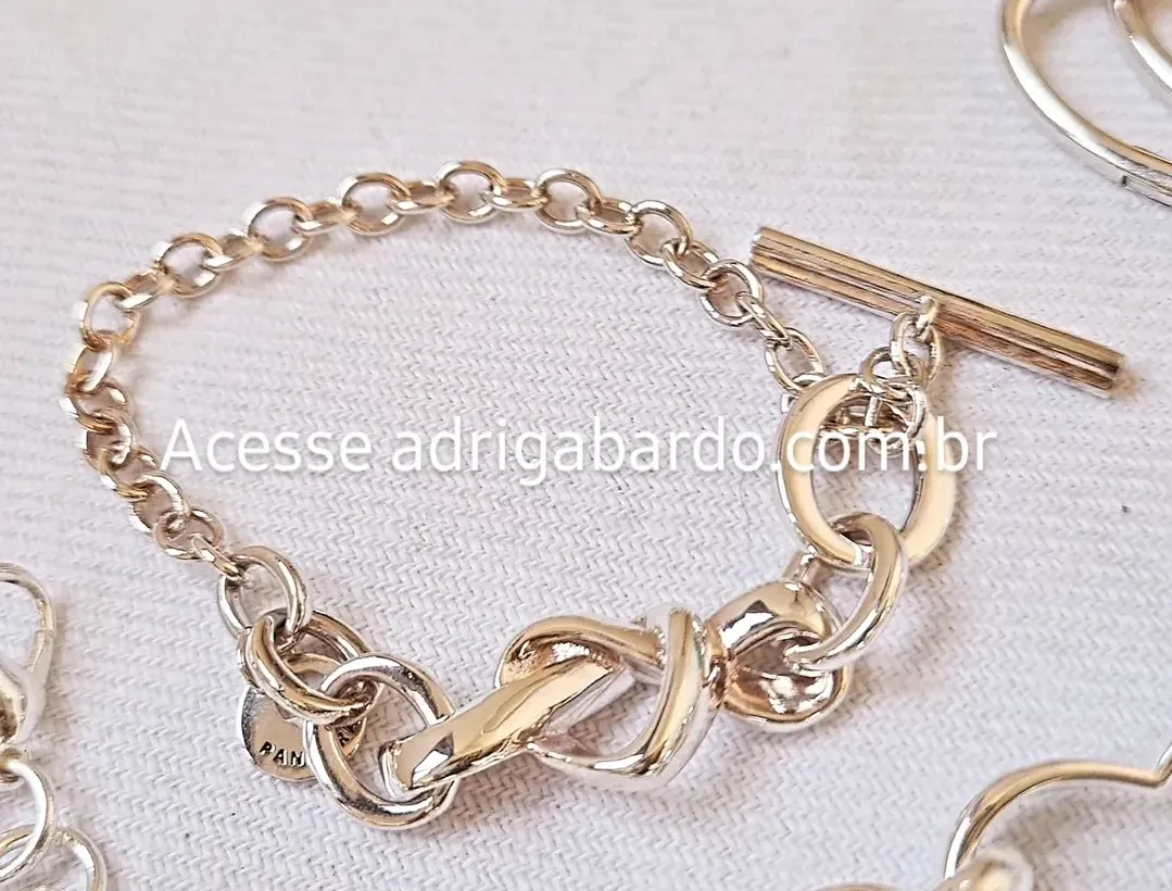 Pulseira Corações fecho T Pandora.  Imagem